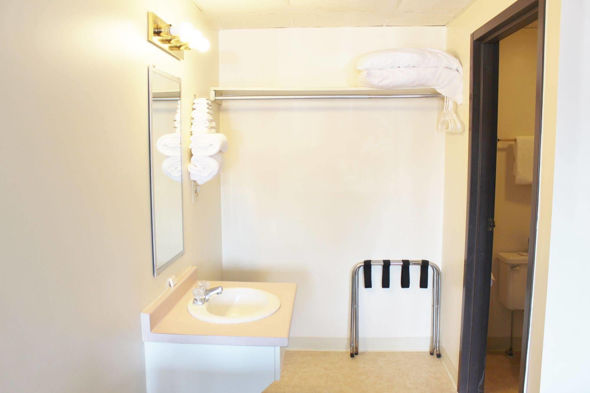 Otter Creek Inn Александрия Бей Екстериор снимка